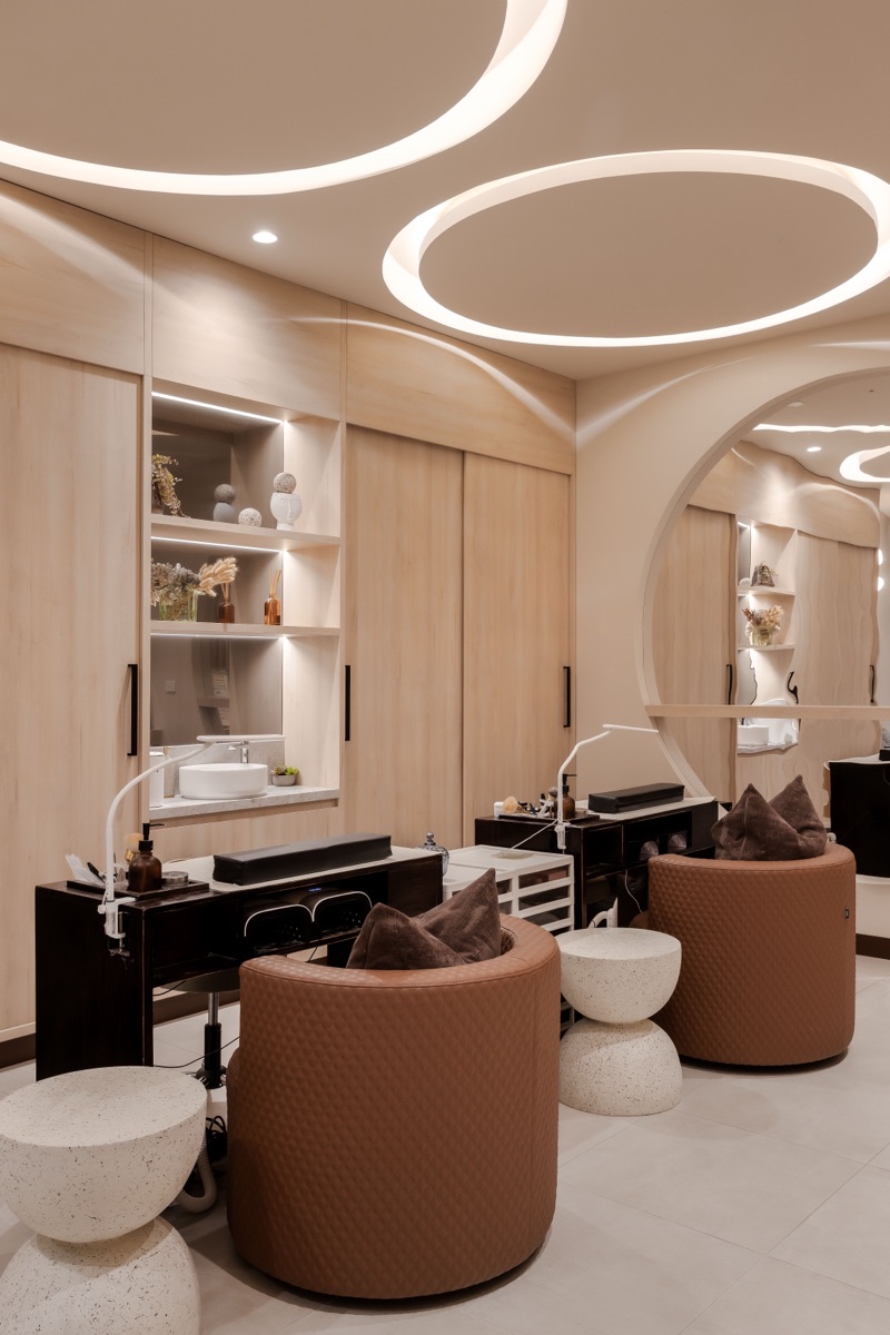 Nail studio