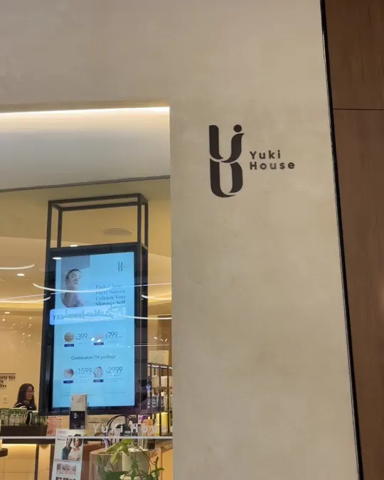 Yuki House Japanese head spa video — Warm red light & water circulation